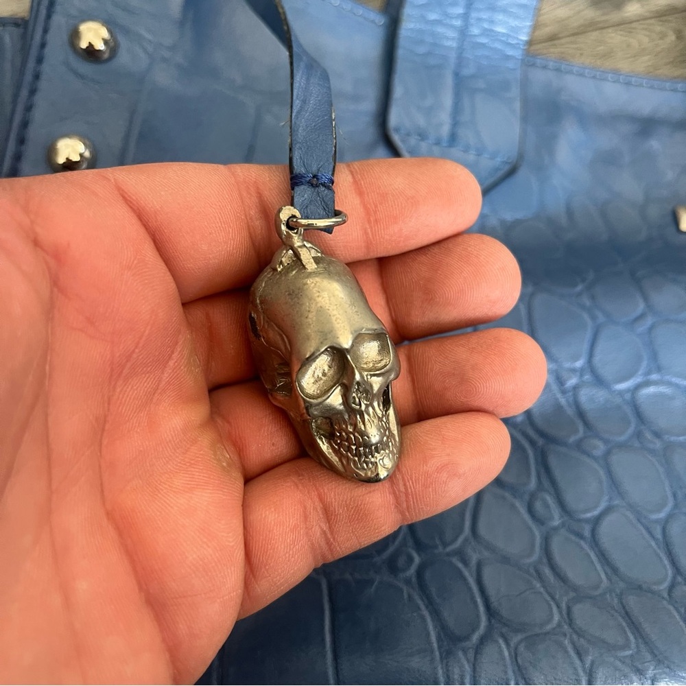Carolina Crowley Milan Croc Embossed Blue Leather Bag With Silver Skull Charm - Picture 2 of 8